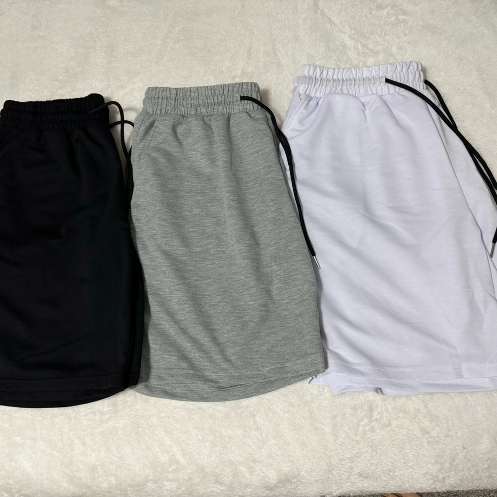 Manfinity Hypemode 3pcs Woman Loose Fit Shorts